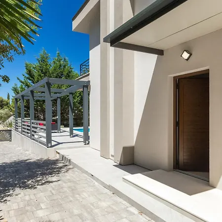 Stribor Near Medulin For 8 People With Private Pool - Only 1 Km From The Villa Banjole