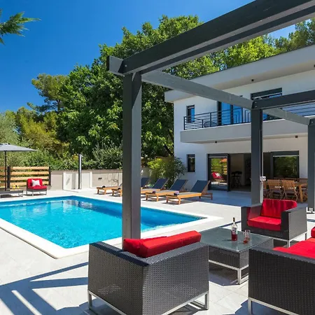 Villa Stribor Near Medulin For 8 People With Private Pool - Only 1 Km From The *