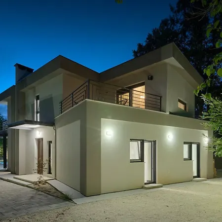 Stribor Near Medulin For 8 People With Private Pool - Only 1 Km From The Villa Banjole