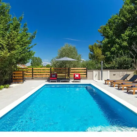 Stribor Near Medulin For 8 People With Private Pool - Only 1 Km From The Willa *