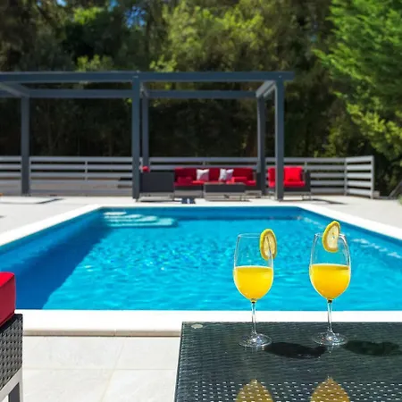 Stribor Near Medulin For 8 People With Private Pool - Only 1 Km From The Banjole