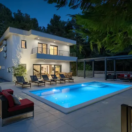 Stribor Near Medulin For 8 People With Private Pool - Only 1 Km From The Willa *