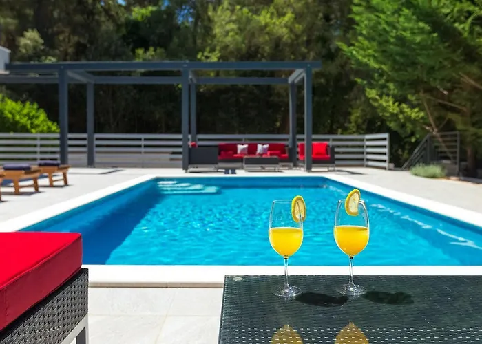 Stribor Near Medulin For 8 People With Private Pool - Only 1 Km From The Banjole