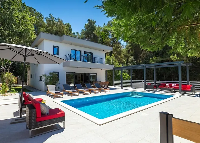 Stribor Near Medulin For 8 People With Private Pool - Only 1 Km From The Banjole